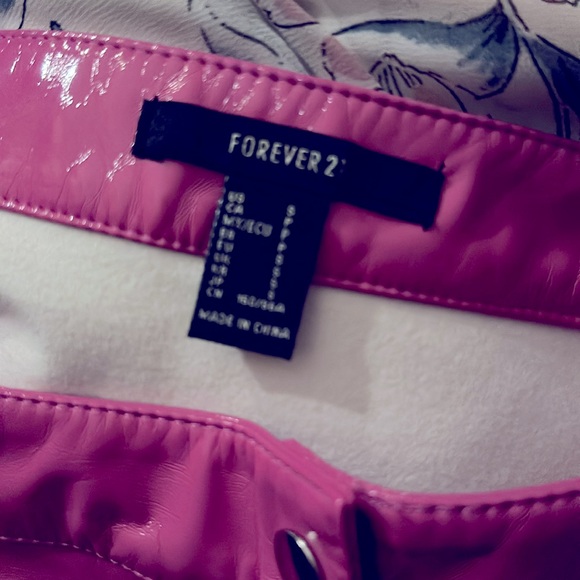Bubble Gum Pink Vinyl Zipper Mini Skirt Size Small - Picture 8 of 8